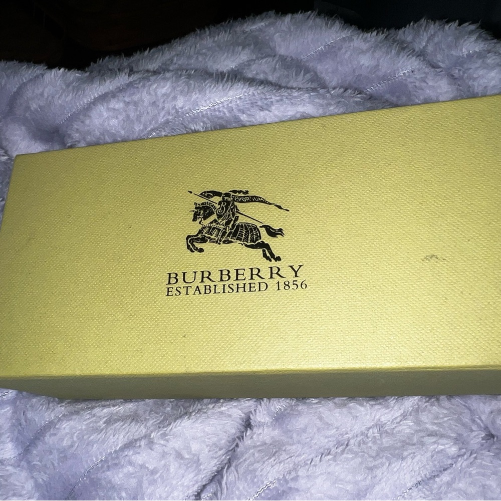 Burberry Classic Yellow Gift Box